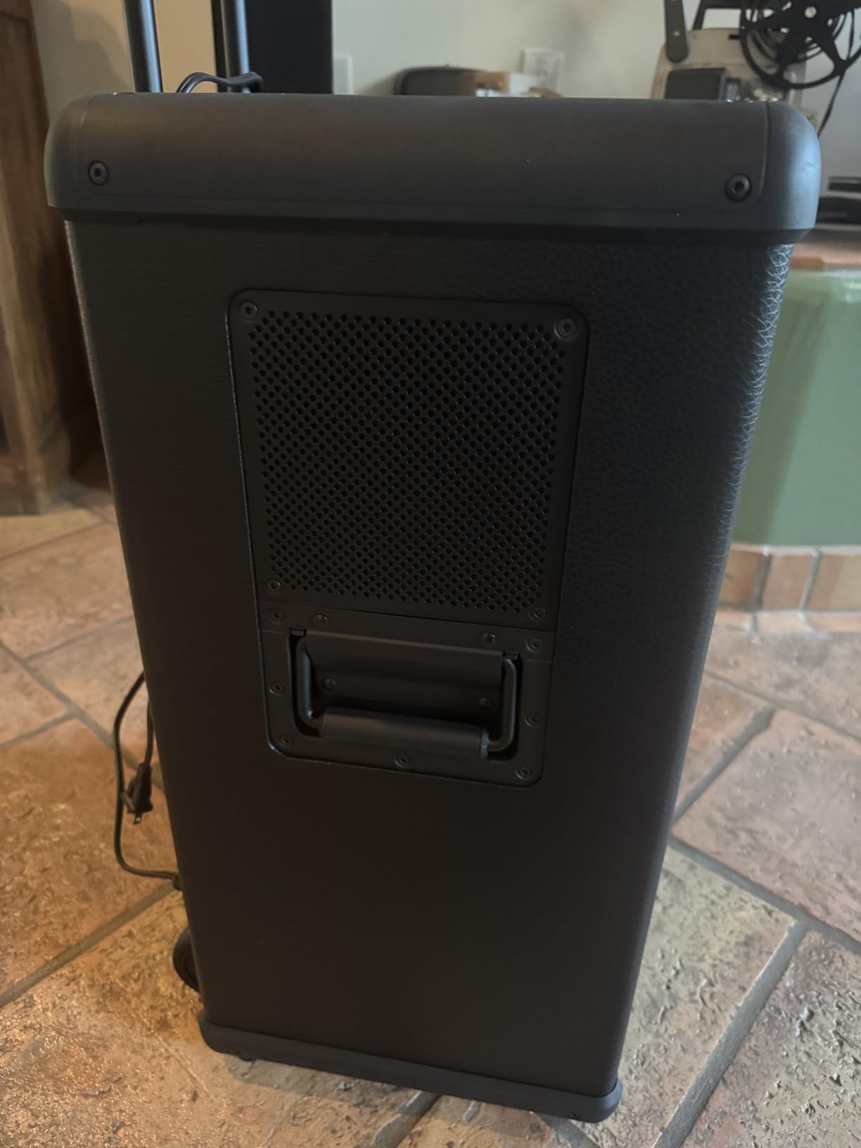 Solid party speaker