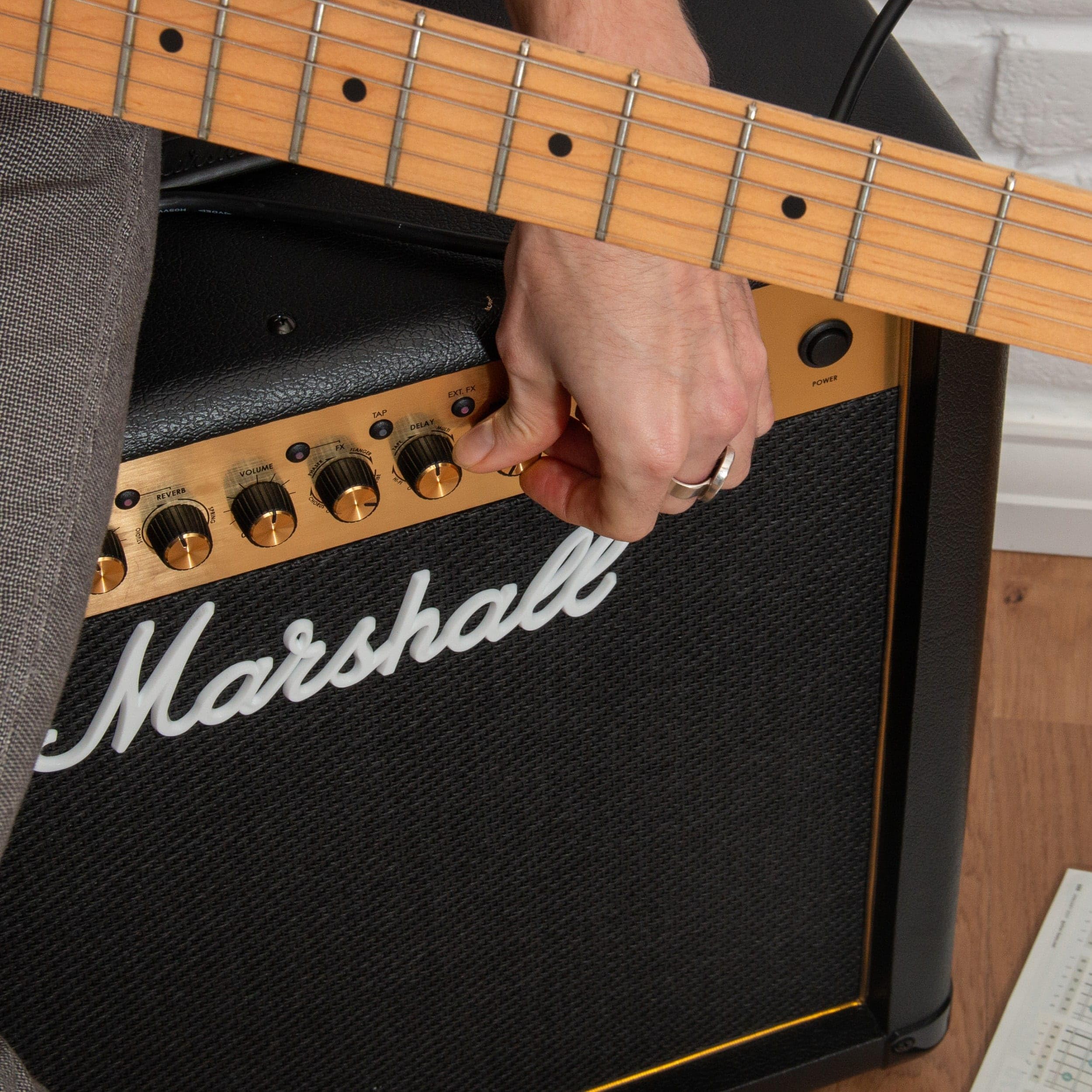 marshall-mg50gfx-50w-combo-guitar-amplifier-with-clean-crunch-overdrive-channels image 2