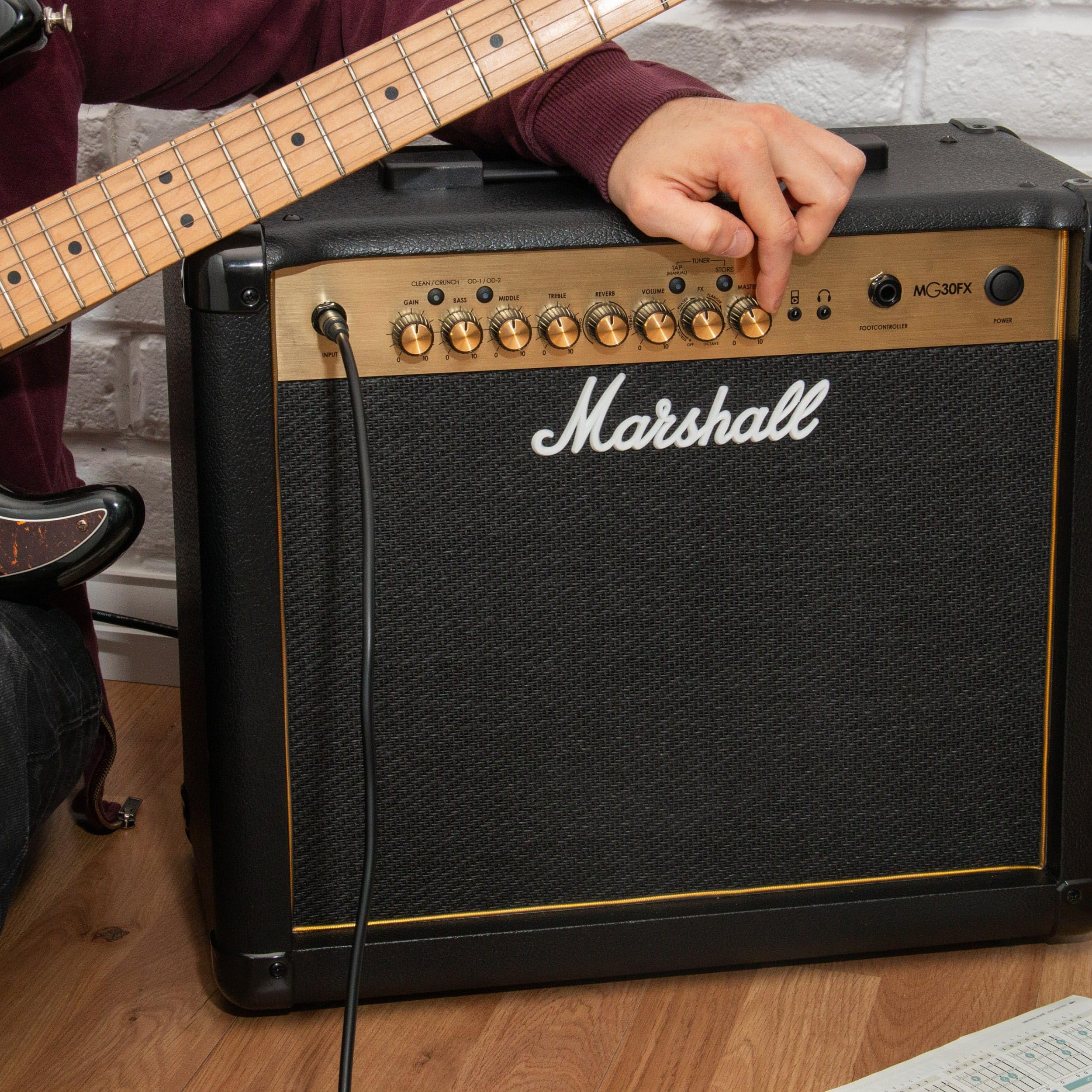marshall-mg30gfx-30w-combo-guitar-amplifier-with-clean-crunch-overdrive-channels image 2
