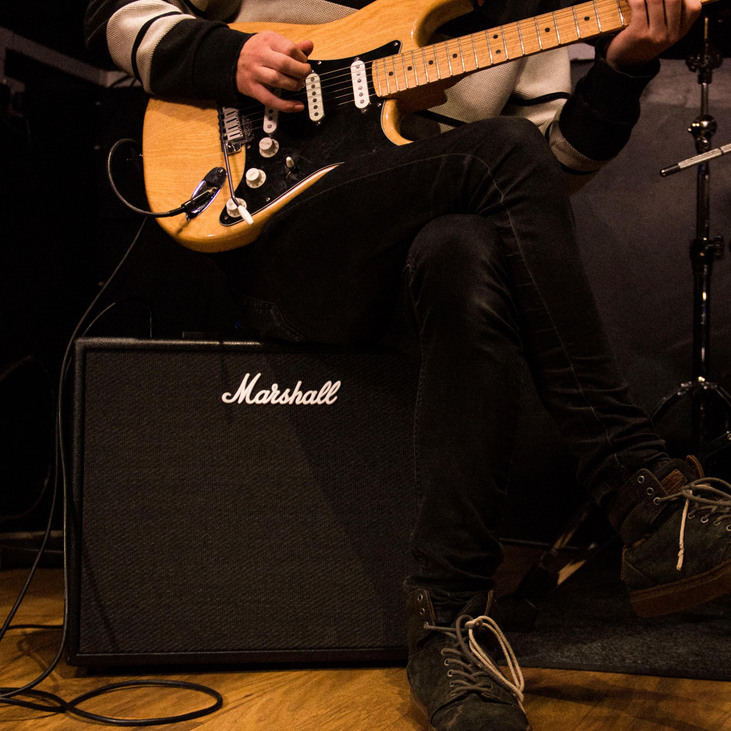 marshall-code50-digital-combo-guitar-amplifier-50w-100-presets-14-preamp-models- image 7